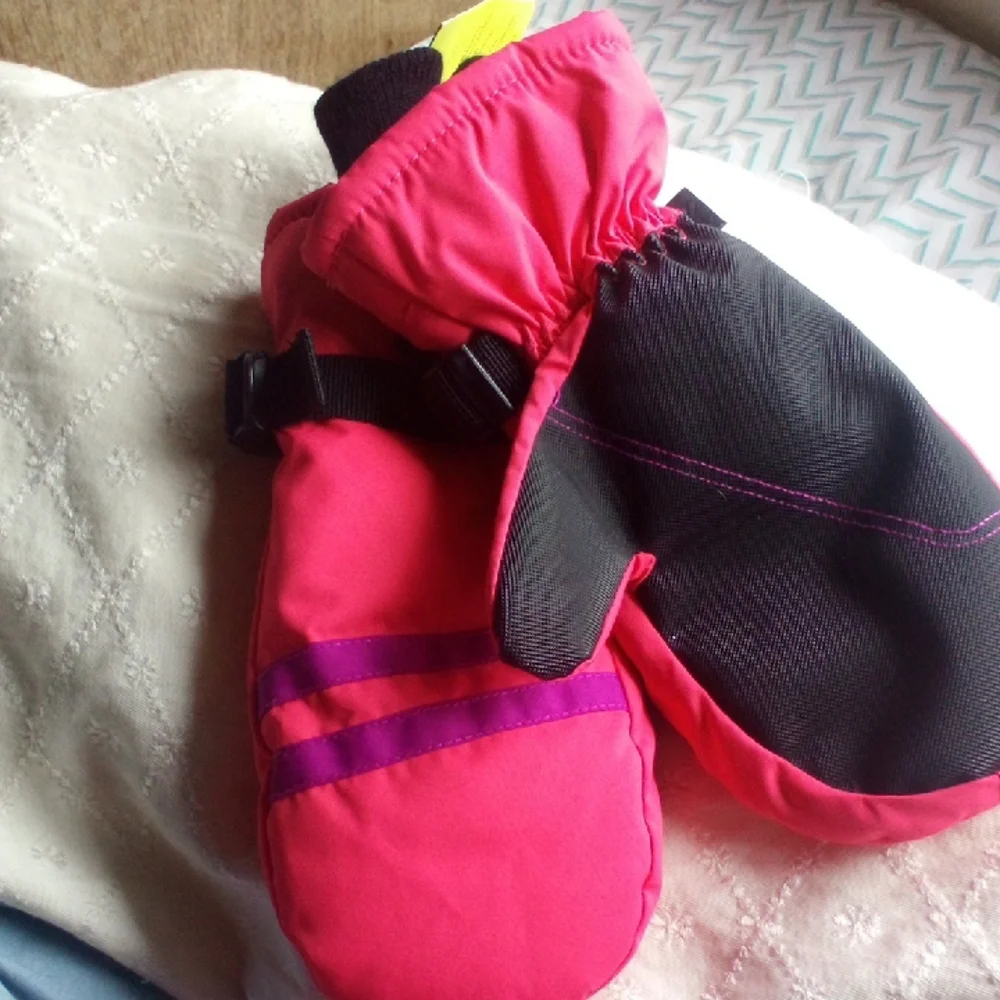 All in Motion Pink and Black Insulated Mittens
